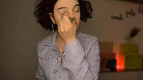 Vikky is here online show from October 28, 1:03 pm