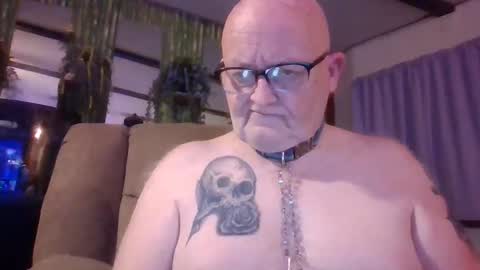 Snapshot of playboychas chatting on April 6, 4:46 am chaz online show from April 6, 4:46 am