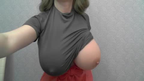 Snapshot of playful_goldie chatting on April 13, 4:51 am Goldie online show from April 13, 4:51 am