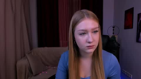 Snapshot of playful_sophie chatting on December 17, 11:06 am Sophie online show from December 17, 11:06 am
