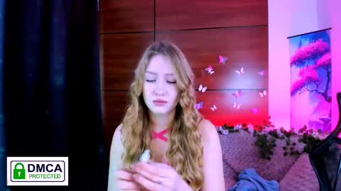 Snapshot of playful_sophie chatting on December 26, 11:10 am Sophie online show from December 26, 11:10 am