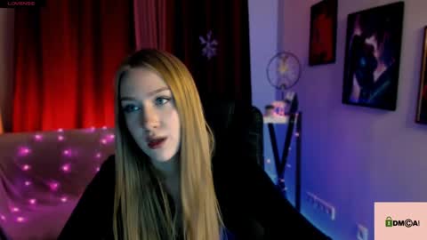 Snapshot of playful_sophie chatting on January 7, 11:35 pm Sophie online show from January 7, 11:35 pm