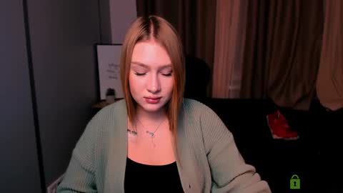 Snapshot of playful_sophie chatting on January 22, 8:59 pm Sophie online show from January 22, 8:59 pm