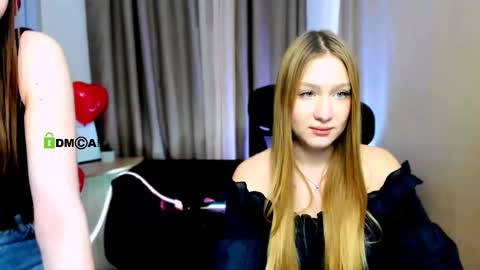 Snapshot of playful_sophie chatting on February 18, 4:48 pm Sophie online show from February 18, 4:48 pm