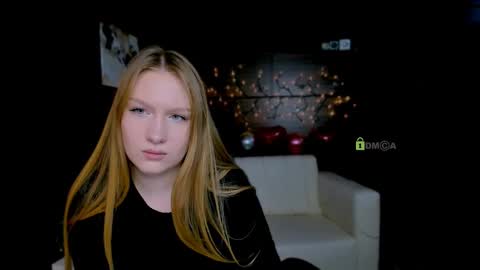 Snapshot of playful_sophie chatting on March 7, 10:24 am Sophie online show from March 7, 10:24 am