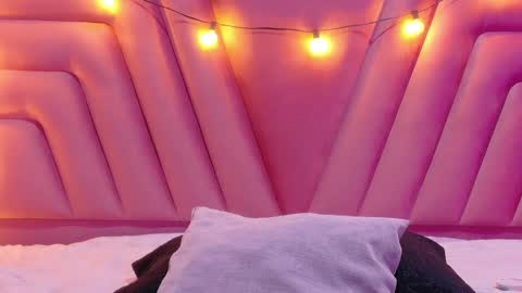 Scarlett  online show from October 5, 7:45 pm