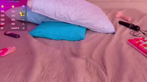 Scarlett  online show from October 8, 9:01 pm