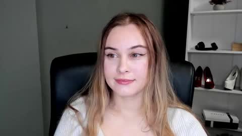 Snapshot of playgirl_valeria chatting on February 25, 10:19 pm Valeria online show from February 25, 10:19 pm