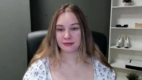 Snapshot of playgirl_valeria chatting on March 18, 9:51 pm Valeria online show from March 18, 9:51 pm