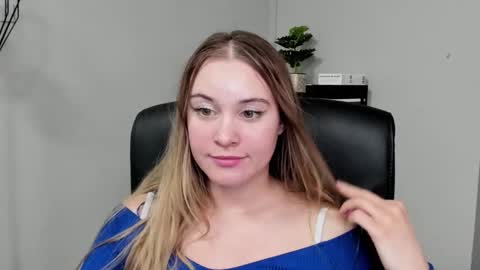 Snapshot of playgirl_valeria chatting on March 28, 8:19 pm Valeria online show from March 28, 8:19 pm