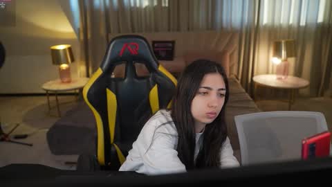 Lana online show from March 4, 7:14 am