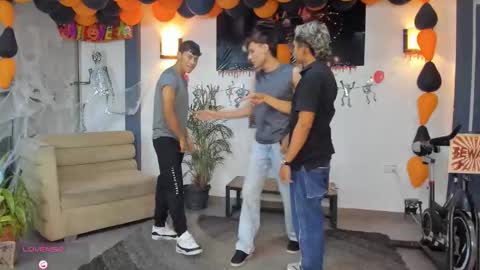   online show from November 4, 11:15 pm