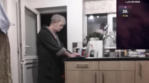 Play Me online show from December 15, 1:10 am