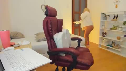 PleasureWitch online show from March 6, 8:59 pm