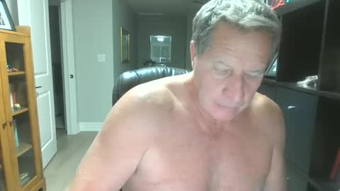 Snapshot of pleeeezeher chatting on October 25, 12:29 am pleeeezeher online show from October 25, 12:29 am