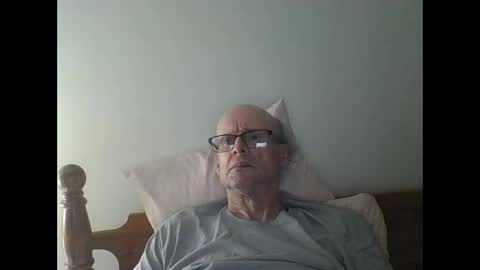 Snapshot of pmb11 chatting on October 5, 4:33 am trek 11 online show from October 5, 4:33 am