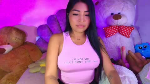 Snapshot of pocahontas_cute chatting on May 11, 11:27 am Nicole online show from May 11, 11:27 am