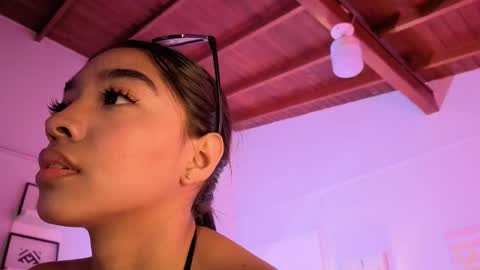 Snapshot of pocahontas_moon chatting on May 26, 8:27 pm Pocahontas online show from May 26, 8:27 pm