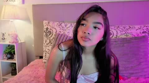 Snapshot of pocahontas_moon chatting on May 28, 3:42 pm Pocahontas online show from May 28, 3:42 pm