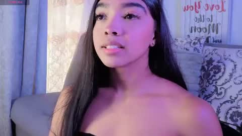 Snapshot of pocahontas_moon chatting on June 25, 3:49 pm Pocahontas online show from June 25, 3:49 pm