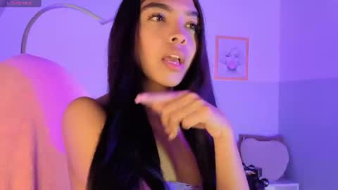 Snapshot of pocahontas_moon chatting on July 3, 3:29 pm Pocahontas online show from July 3, 3:29 pm