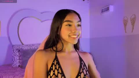 Snapshot of pocahontas_moon chatting on July 8, 3:38 pm Pocahontas online show from July 8, 3:38 pm