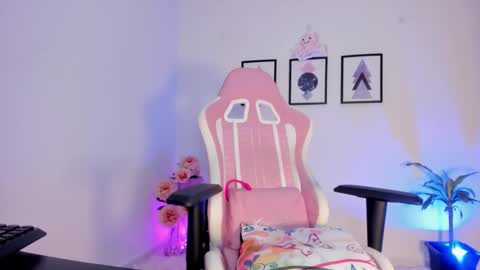 Jasmine online show from February 14, 3:20 pm