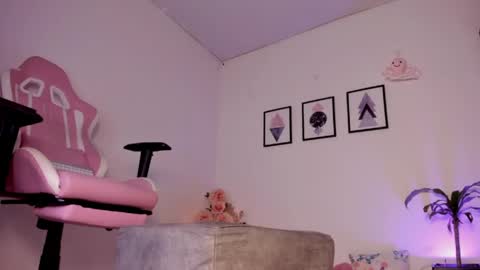 Snapshot of pocahontas_sensual chatting on May 2, 3:00 am Jasmine online show from May 2, 3:00 am