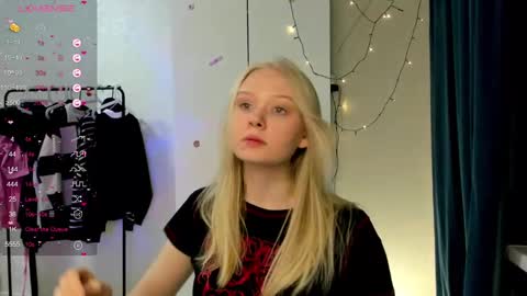 Snapshot of pocet_barbie chatting on January 22, 1:42 pm Mary online show from January 22, 1:42 pm