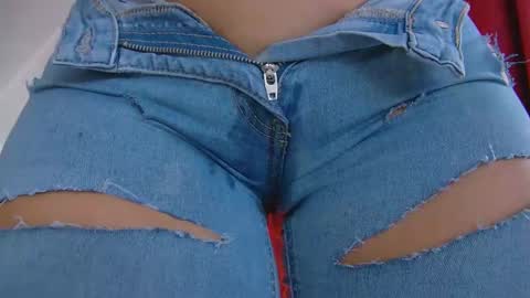 Snapshot of poison_milf_ chatting on October 1, 4:07 am poison_milf_ online show from October 1, 4:07 am