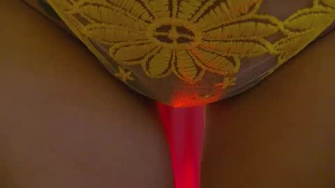 Snapshot of poison_milf_ chatting on November 12, 4:57 am poison_milf_ online show from November 12, 4:57 am