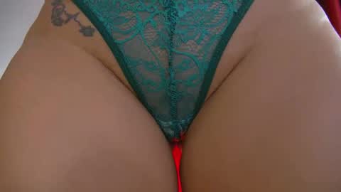 Snapshot of poison_milf_ chatting on November 13, 5:06 am poison_milf_ online show from November 13, 5:06 am