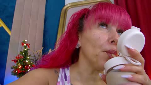 Snapshot of poison_milf_ chatting on December 17, 4:51 am poison_milf_ online show from December 17, 4:51 am