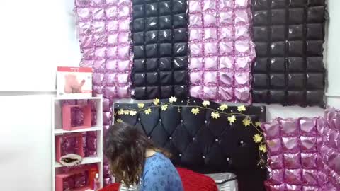 Snapshot of poisondost_hot chatting on September 25, 12:09 pm Aleja online show from September 25, 12:09 pm