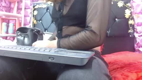 Snapshot of poisondost_hot chatting on October 14, 11:55 am Aleja online show from October 14, 11:55 am