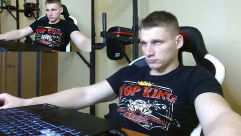 Snapshot of poliglotjoe chatting on December 4, 8:56 am Poliglot online show from December 4, 8:56 am