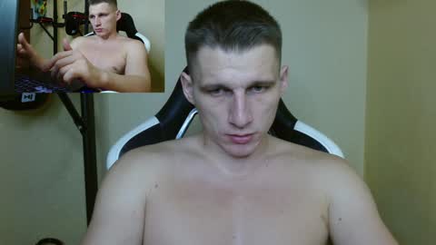 Snapshot of poliglotjoe chatting on December 17, 2:01 am Poliglot online show from December 17, 2:01 am