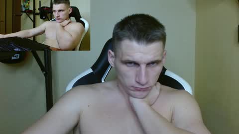 Snapshot of poliglotjoe chatting on December 18, 12:10 am Poliglot online show from December 18, 12:10 am