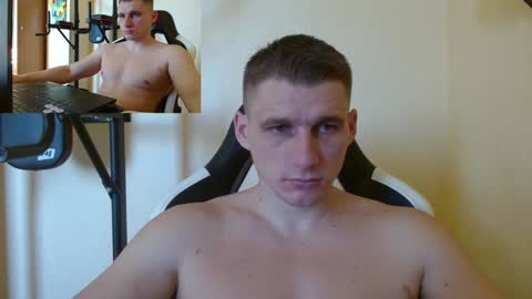 Snapshot of poliglotjoe chatting on December 18, 12:40 pm Poliglot online show from December 18, 12:40 pm