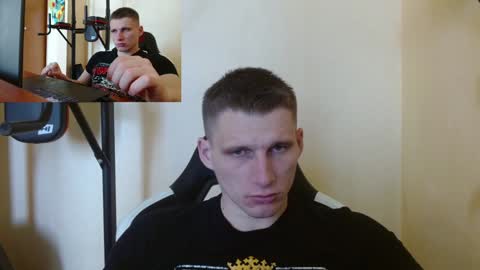 Snapshot of poliglotjoe chatting on December 20, 10:16 am Poliglot online show from December 20, 10:16 am