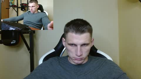 Snapshot of poliglotjoe chatting on December 22, 1:12 am Poliglot online show from December 22, 1:12 am