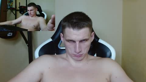 Snapshot of poliglotjoe chatting on December 23, 1:40 am Poliglot online show from December 23, 1:40 am