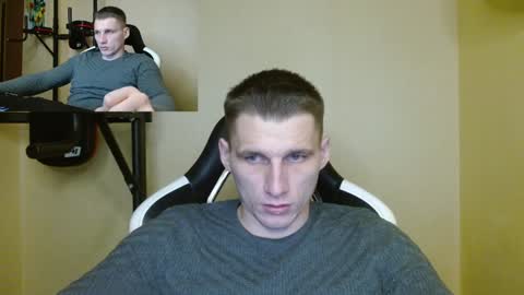 Snapshot of poliglotjoe chatting on December 27, 3:20 am Poliglot online show from December 27, 3:20 am