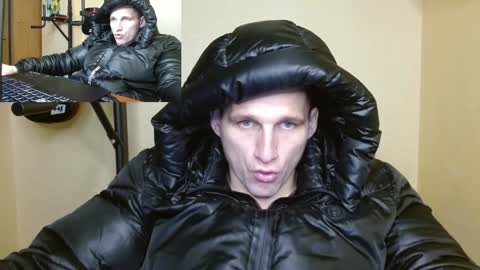 Snapshot of poliglotjoe chatting on December 30, 4:20 am Poliglot online show from December 30, 4:20 am