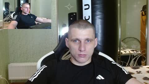 Snapshot of poliglotjoe chatting on January 29, 12:22 am Poliglot online show from January 29, 12:22 am