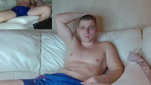 Snapshot of poliglotjoe chatting on February 3, 10:43 pm Poliglot online show from February 3, 10:43 pm