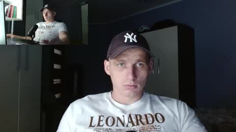 Snapshot of poliglotjoe chatting on September 30, 12:32 pm Poliglot online show from September 30, 12:32 pm