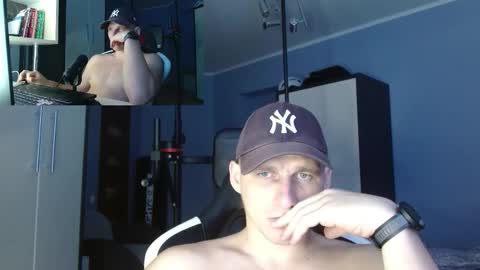 Snapshot of poliglotjoe chatting on October 2, 9:49 am Poliglot online show from October 2, 9:49 am