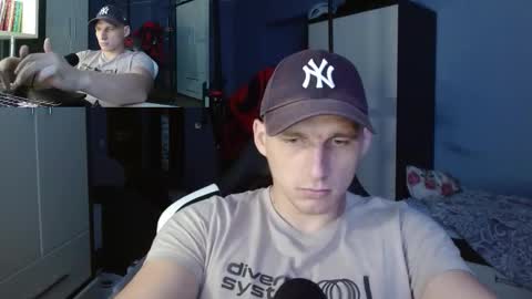 Snapshot of poliglotjoe chatting on October 4, 12:58 pm Poliglot online show from October 4, 12:58 pm