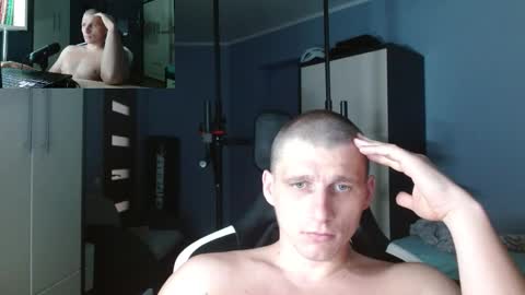 Snapshot of poliglotjoe chatting on October 6, 10:29 pm Poliglot online show from October 6, 10:29 pm